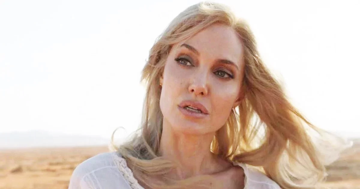 Анджелина Джоли снимет фильм по роману «Без крови» с Сальмой Хайек в главной роли