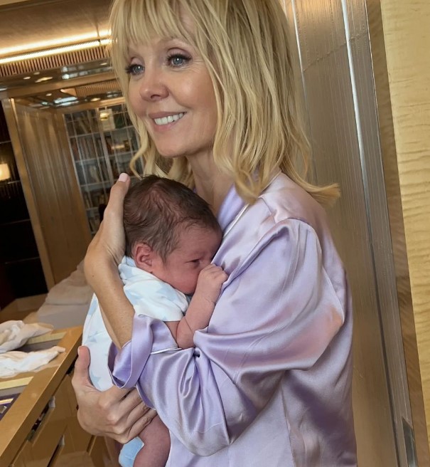 Валерия впервые взяла на руки новорожденного внука Пригожина