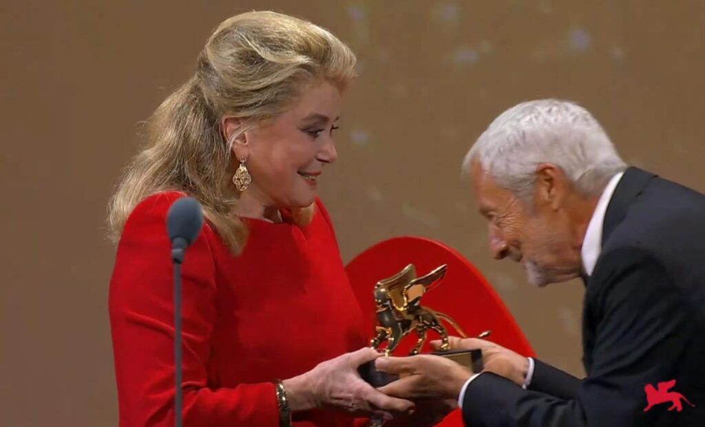 Катрин Денев завоевала «Золотого льва» на кинофестивале в Венеции