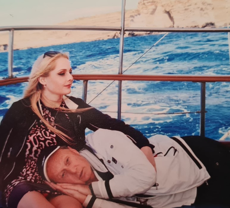 Единственная дочь Задорнова поделилась смелым фото с красавцем-мужем