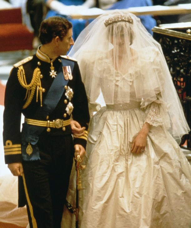 Проклятые платья звезд, которые принесли несчастья своим владелицам