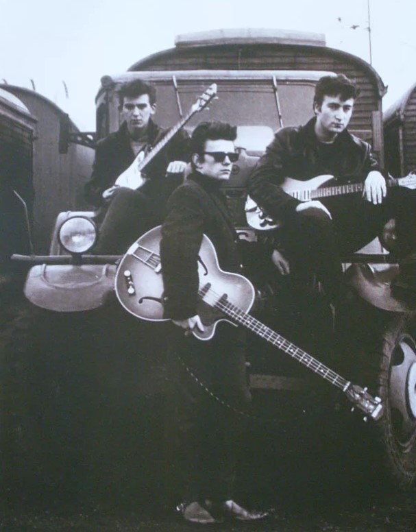 Умер ранний басист The Beatles Чес Ньюби. Кем был «пятый Битл»?