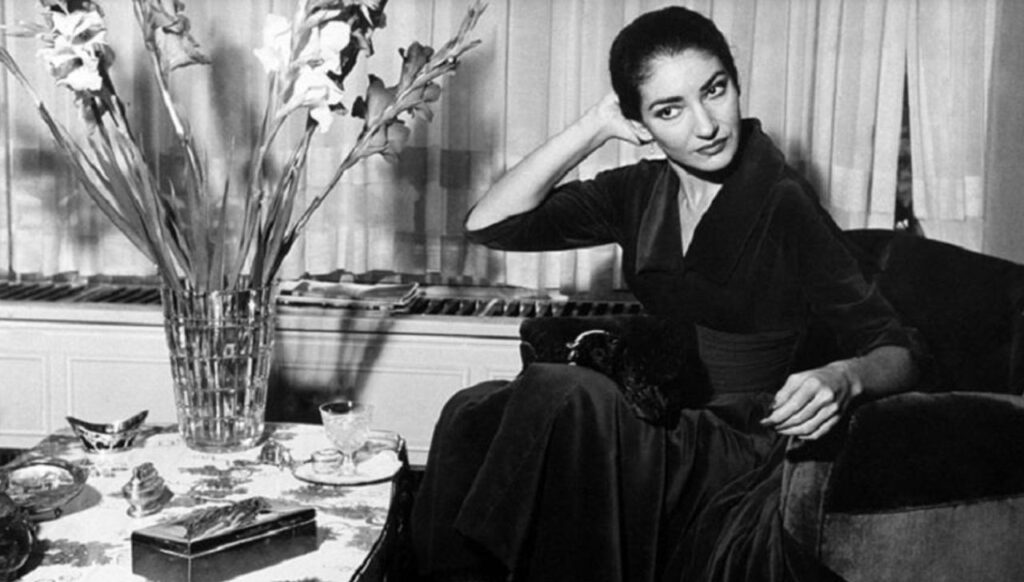 Появились первые кадры с Джоли в роли оперной дивы Марии Каллас