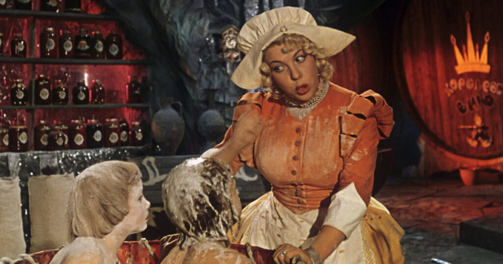 «Королевство кривых зеркал»: сказка, посвящённая любимой