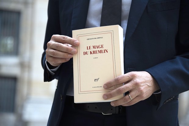 Оливье Ассайас снимет политический триллер о России 90-х