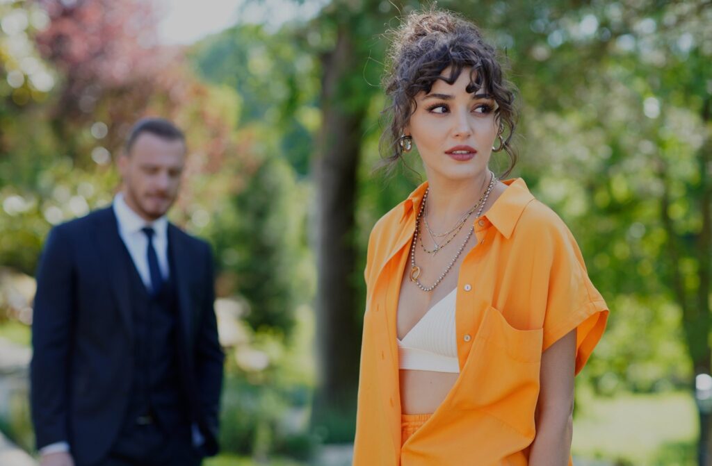 Готовимся к лету: модные луки Эды из «Постучись в мою дверь»