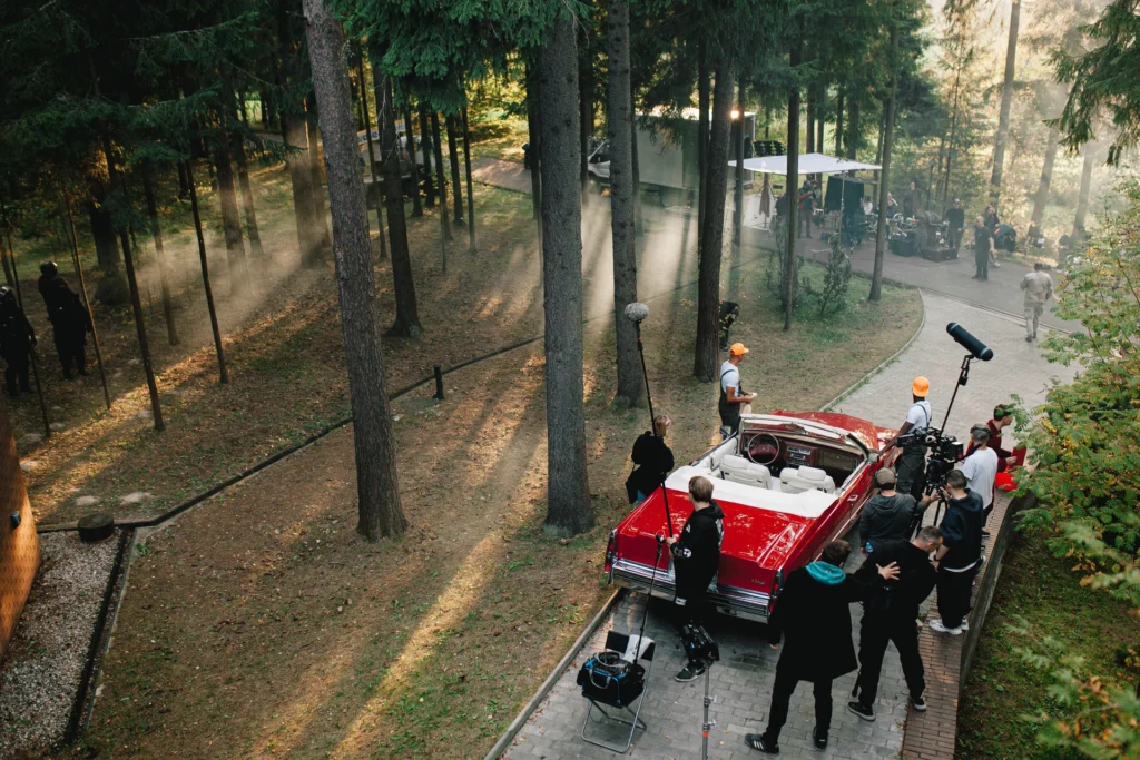 Кологривый угоняет «Кадиллак» в трейлере комедии «Кореша»