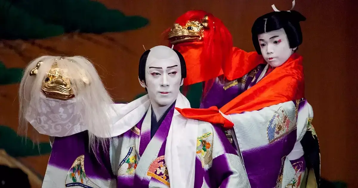Почему в японском театре играли только мужчины, даже женские роли