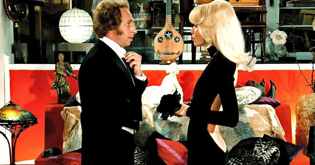 Как создавалось «голое платье» из «Высокого блондина в черном ботинке»