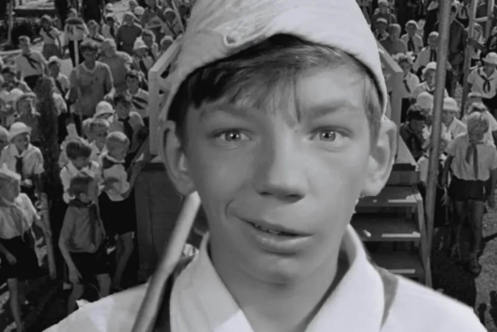 Попал под трамвай, стал инвалидом: проклятие детей-звезд из советского кино