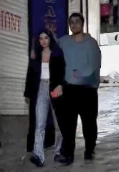 Заставили воссоединиться ради рейтингов? Звёзд «Зимородка» заметили на свидании