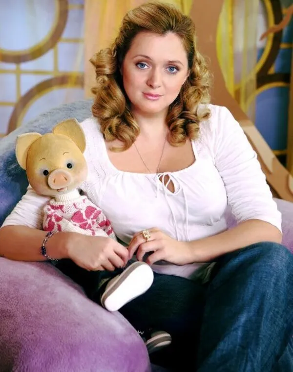 «Хрюша не причащается?» — Анна Михалкова вспомнила забавный случай в церкви