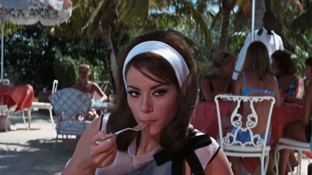 Роковые красавицы: эффектные брюнетки, которые свели с ума Джеймса Бонда