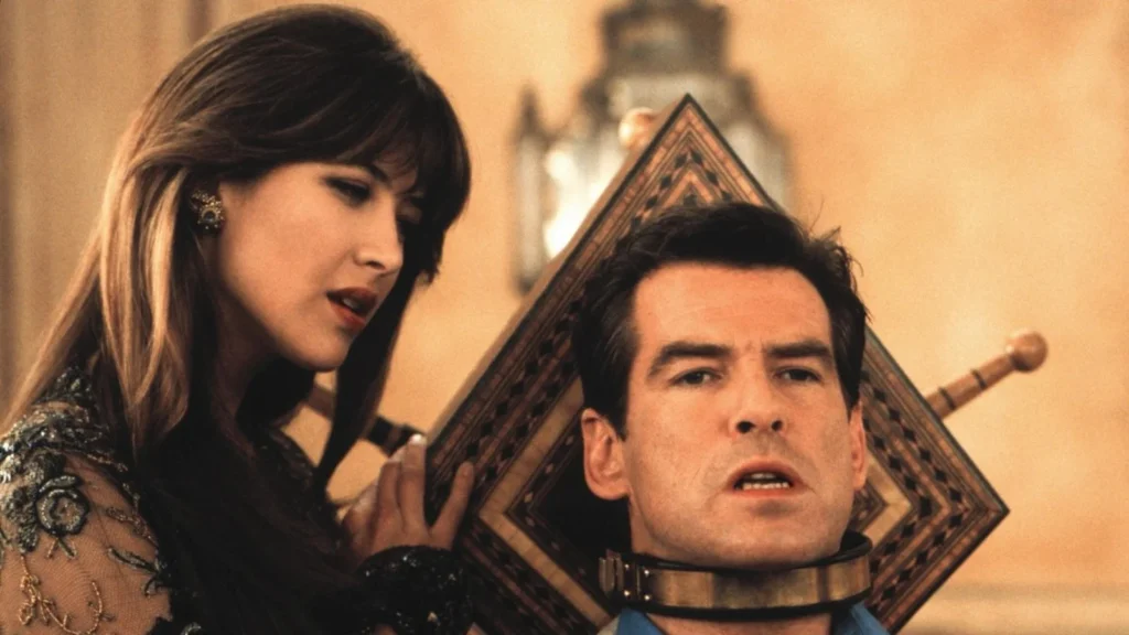 Роковые красавицы: эффектные брюнетки, которые свели с ума Джеймса Бонда