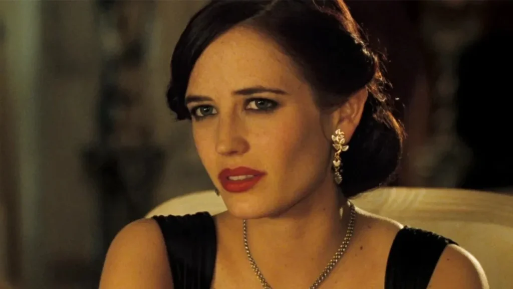 Роковые красавицы: эффектные брюнетки, которые свели с ума Джеймса Бонда