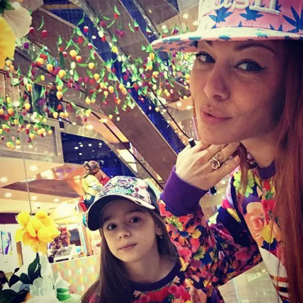 Что происходит с 38-летней Сашей Проджект