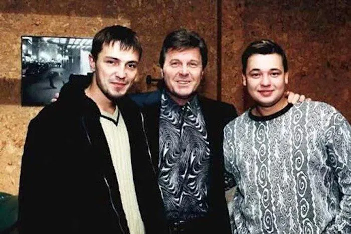 Редкие снимки из 90-х: Жуков и пугачевская чета, бородатый Машков