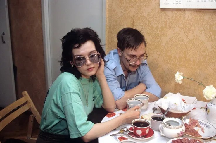 Звезды и простые люди 90-х: редкие кадры эпохи