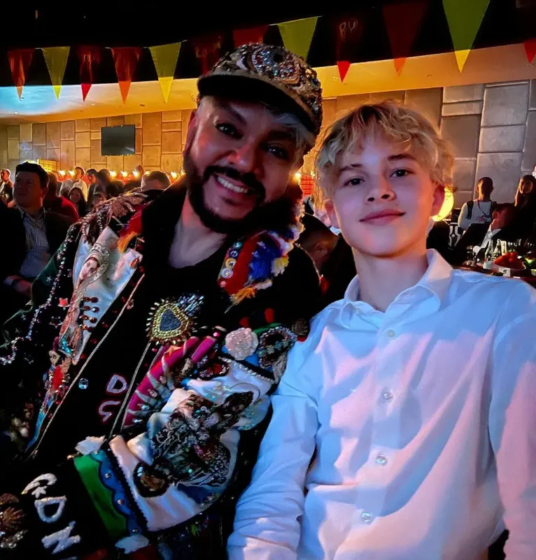 Леон Кемстач: как стать звездой в 15 лет и не свернуть с пути