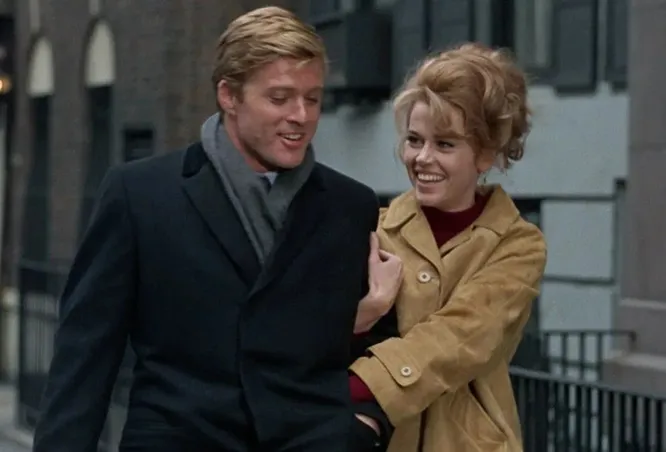 Во время церемонии вручения премии «Оскар» возникла напряжённая ситуация между двумя голливудскими звёздами — Джейн Фондой и Барброй Стрейзанд — на фоне воспоминаний о Роберте Редфорде.  Роберт Редфорд, считающийся одним из главных голливудских мачо всех времён, ушёл из жизни 16 сентября прошлого года в возрасте 89 лет. По сложившейся традиции на церемонии «Оскар» почтили память деятелей кино, покинувших этот мир в период после предыдущей церемонии.  Для выражения уважения к Роберту Редфорду организаторы пригласили на сцену Барбру Стрейзанд — обладательницу двух «Оскаров». Актриса произнесла трогательную речь, посвящённую семидесятилетней карьере актёра и режиссёра.  В своём выступлении Стрейзанд поделилась воспоминаниями о совместной работе над фильмом «Какими мы были». Она рассказала, что изначально Редфорд отказался от роли, поскольку, по его мнению, у персонажа не было внутреннего стержня. Барбра отметила, что после многочисленных правок сценария актёр всё же согласился на участие в картине.  Актриса охарактеризовала Редфорда как блестящего и тонкого актёра, с которым им удавалось прекрасно взаимодействовать на съёмочной площадке — в том числе благодаря тому, что партнёры не могли предугадать действий друг друга в каждой сцене. Стрейзанд назвала его «маленьким интеллектуальным ковбоем», который шёл своим путём, и призналась, что сейчас скучает по нему сильнее, чем когда‑либо.  Завершила своё выступление Барбра вокальным номером — она исполнила песню The Way We Were из одноимённого фильма.  Это выступление вызвало резкое недовольство Джейн Фонды (88 лет), также обладательницы двух статуэток «Оскар». Актриса посчитала, что её вклад в совместную работу с Редфордом был более значительным, а потому именно она заслуживала возможности почтить его память на сцене.  Фонда подчеркнула, что снималась с Редфордом в четырёх фильмах — «Невероятная история», «Погоня», «Босиком по парку» и «Электрический всадник», — тогда как Стрейзанд работала с ним лишь в одной картине. В интервью Entertainment Tonight она выразила недоумение: «Я хочу знать, почему Стрейзанд так поступила с Редфордом?! Она снялась с ним всего в одном фильме, а я — в четырёх!»  Джейн Фонда заявила, что именно ей следовало выступить на церемонии. Она добавила, что у неё есть что сказать о Роберте: актриса призналась, что всегда была в него влюблена, назвала его прекрасным человеком с высокими моральными ценностями и отметила его огромный вклад в индустрию — в частности, поддержку независимого кино.