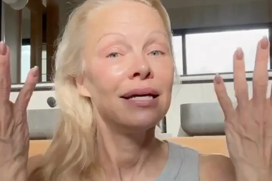 Памела Андерсон против искусственного интеллекта в рекламе Памела Андерсон против искусственного интеллекта в рекламе