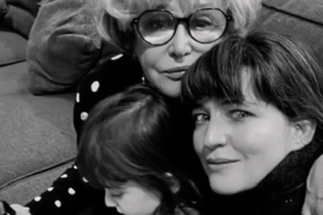 Единственная дочь Марины Нееловой показала редкие семейные кадры с ней