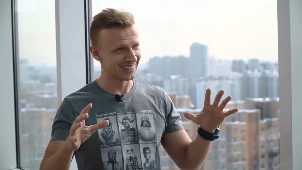 Антон Комолов: медиа и его современная жизнь