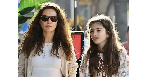 Дочь Милы Кунис и Эштона Кутчера впервые была замечена на публике