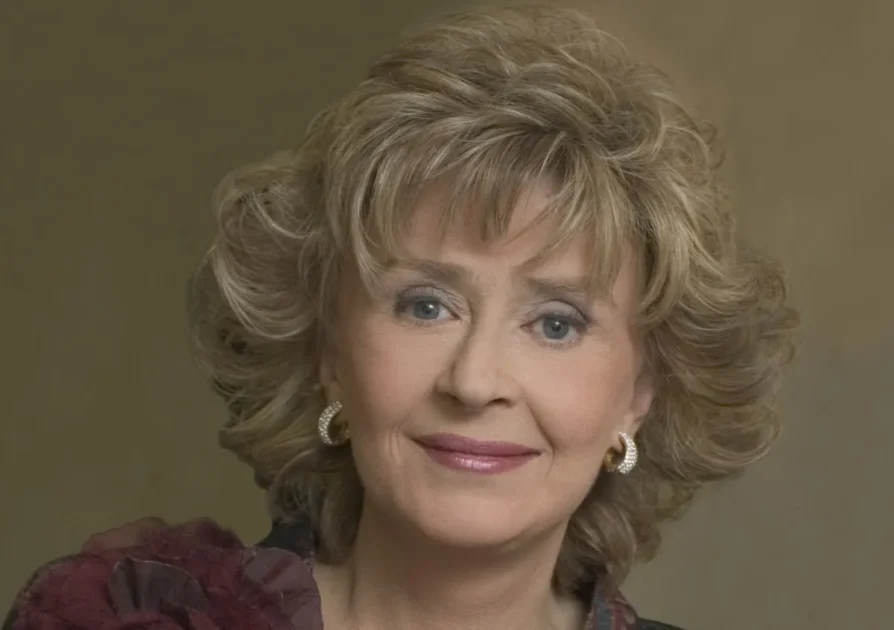 Поклонники переживают за здоровье 82-летней Регины Дубовицкой