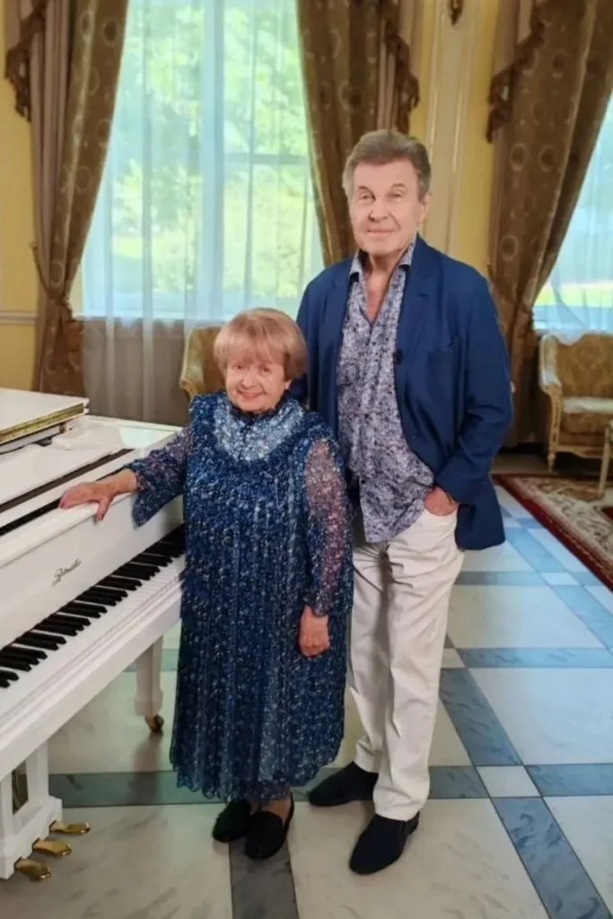 Лев Лещенко показал, как сейчас выглядит 96-летняя Пахмутова