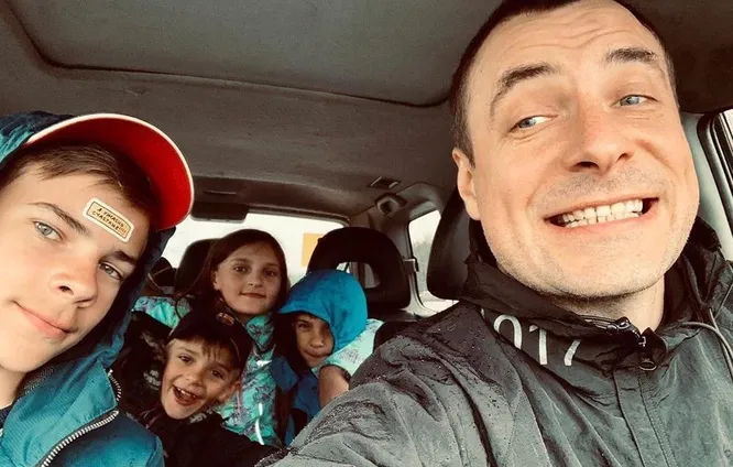 Евгений Цыганов показал детей от бывшей возлюбленной